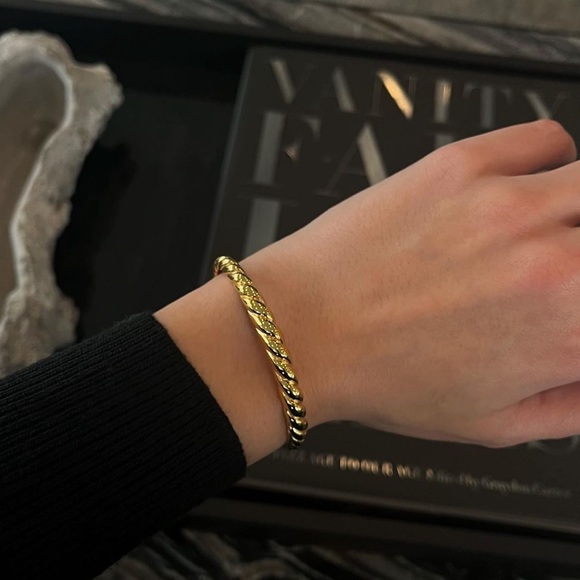 SOLD Mejuri Croissant Dome Cuff - Picture 2 of 3